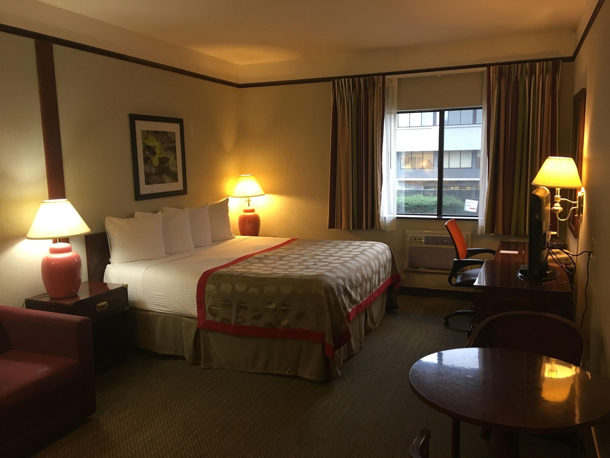 Ramada By Wyndham Portland Airport Hotel Екстериор снимка