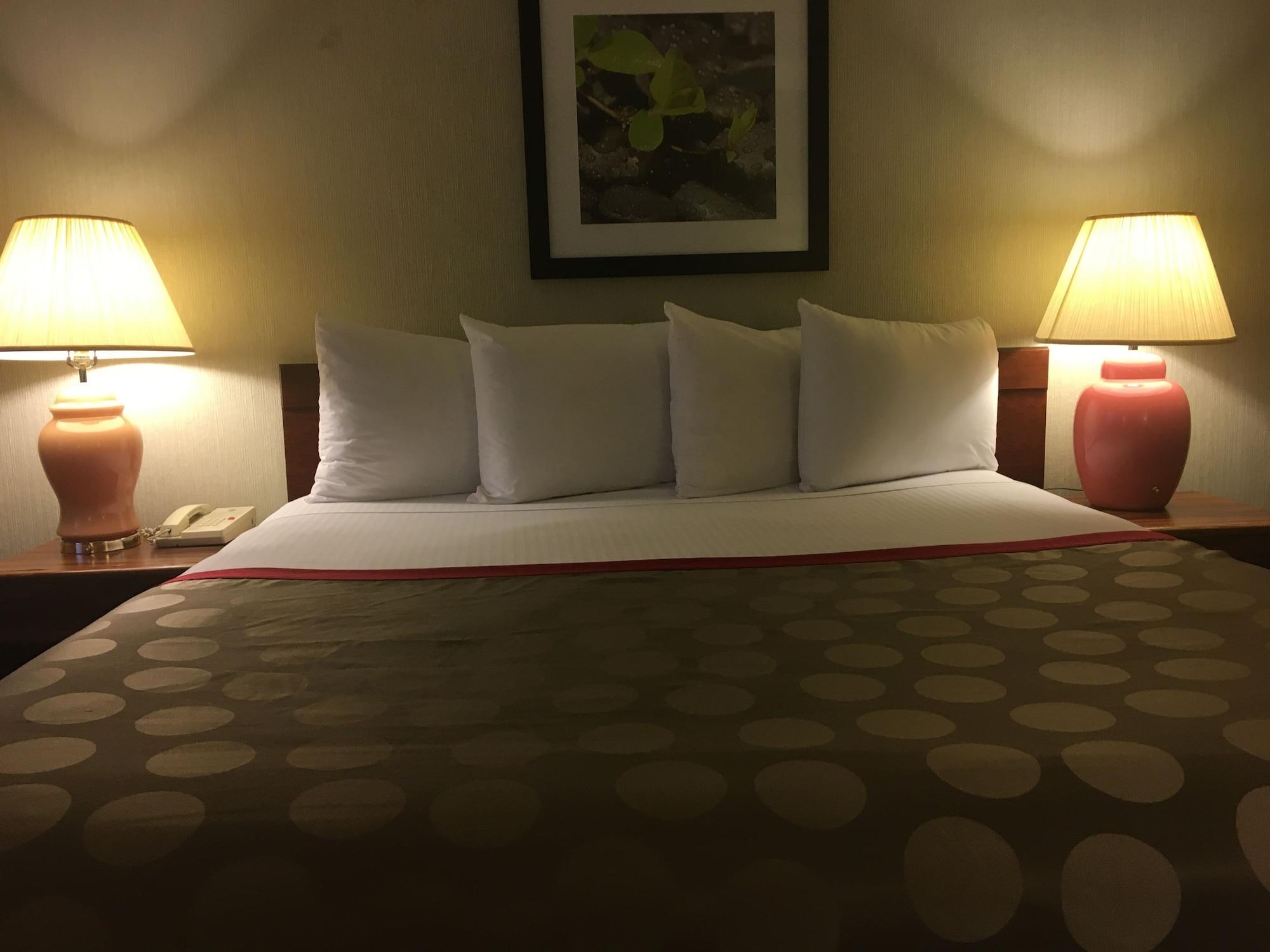 Ramada By Wyndham Portland Airport Hotel Екстериор снимка