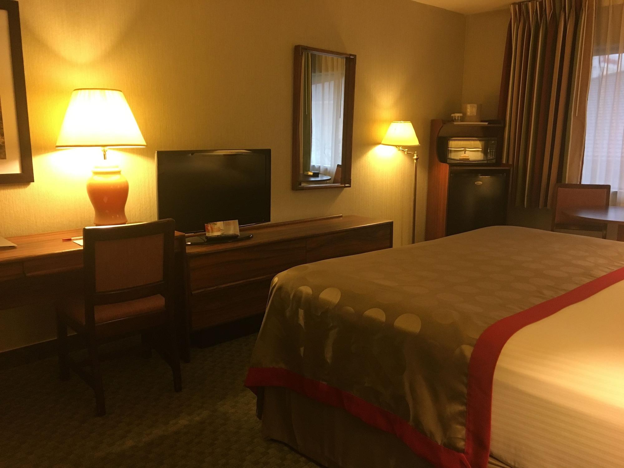 Ramada By Wyndham Portland Airport Hotel Екстериор снимка