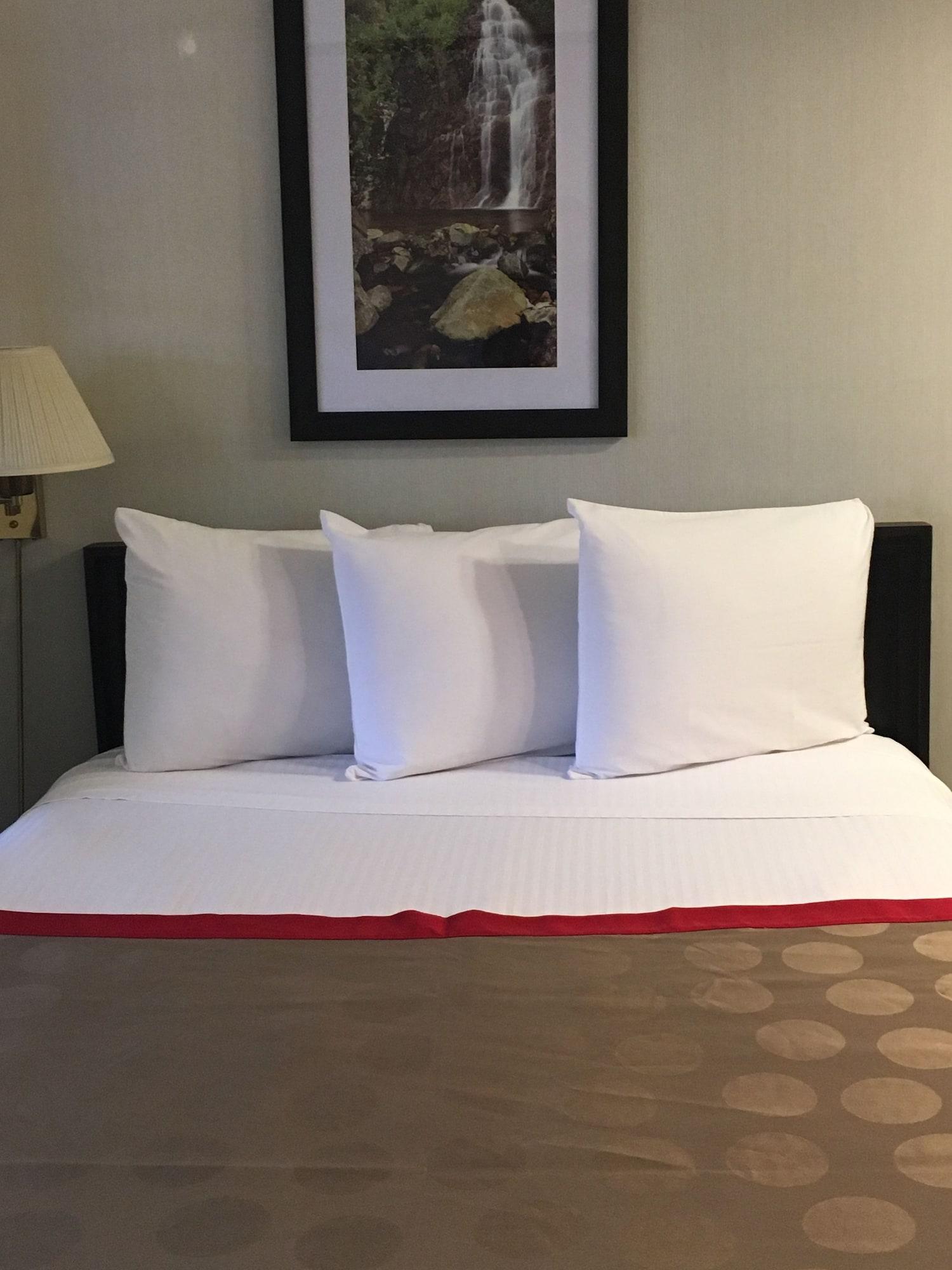 Ramada By Wyndham Portland Airport Hotel Екстериор снимка