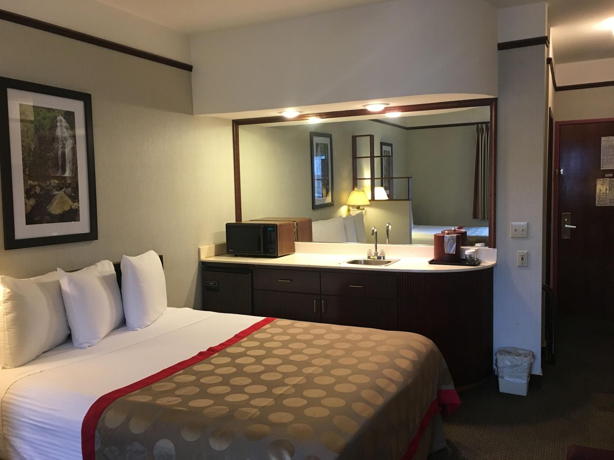 Ramada By Wyndham Portland Airport Hotel Екстериор снимка