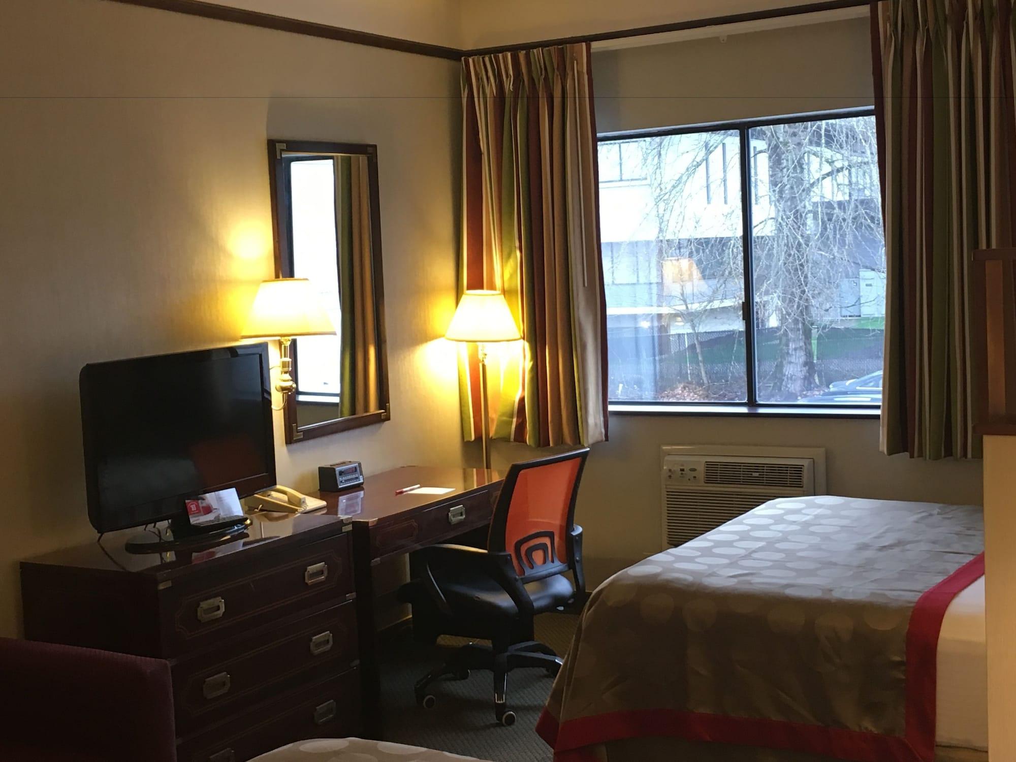 Ramada By Wyndham Portland Airport Hotel Екстериор снимка