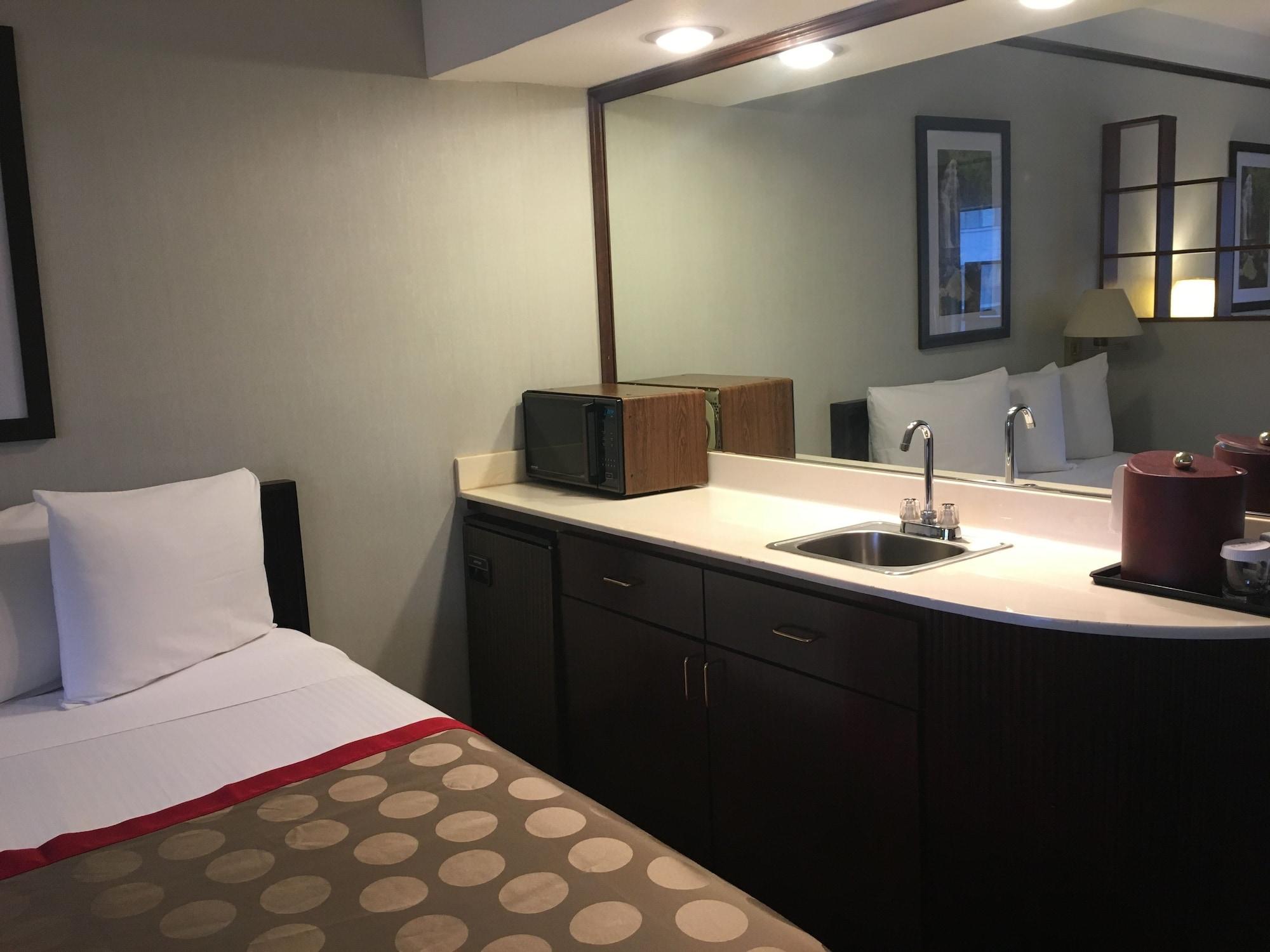 Ramada By Wyndham Portland Airport Hotel Екстериор снимка