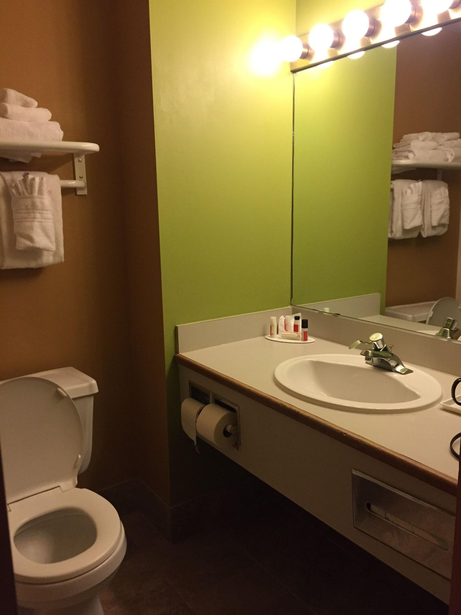 Ramada By Wyndham Portland Airport Hotel Екстериор снимка
