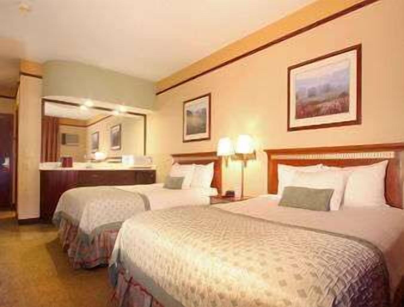 Ramada By Wyndham Portland Airport Hotel Екстериор снимка