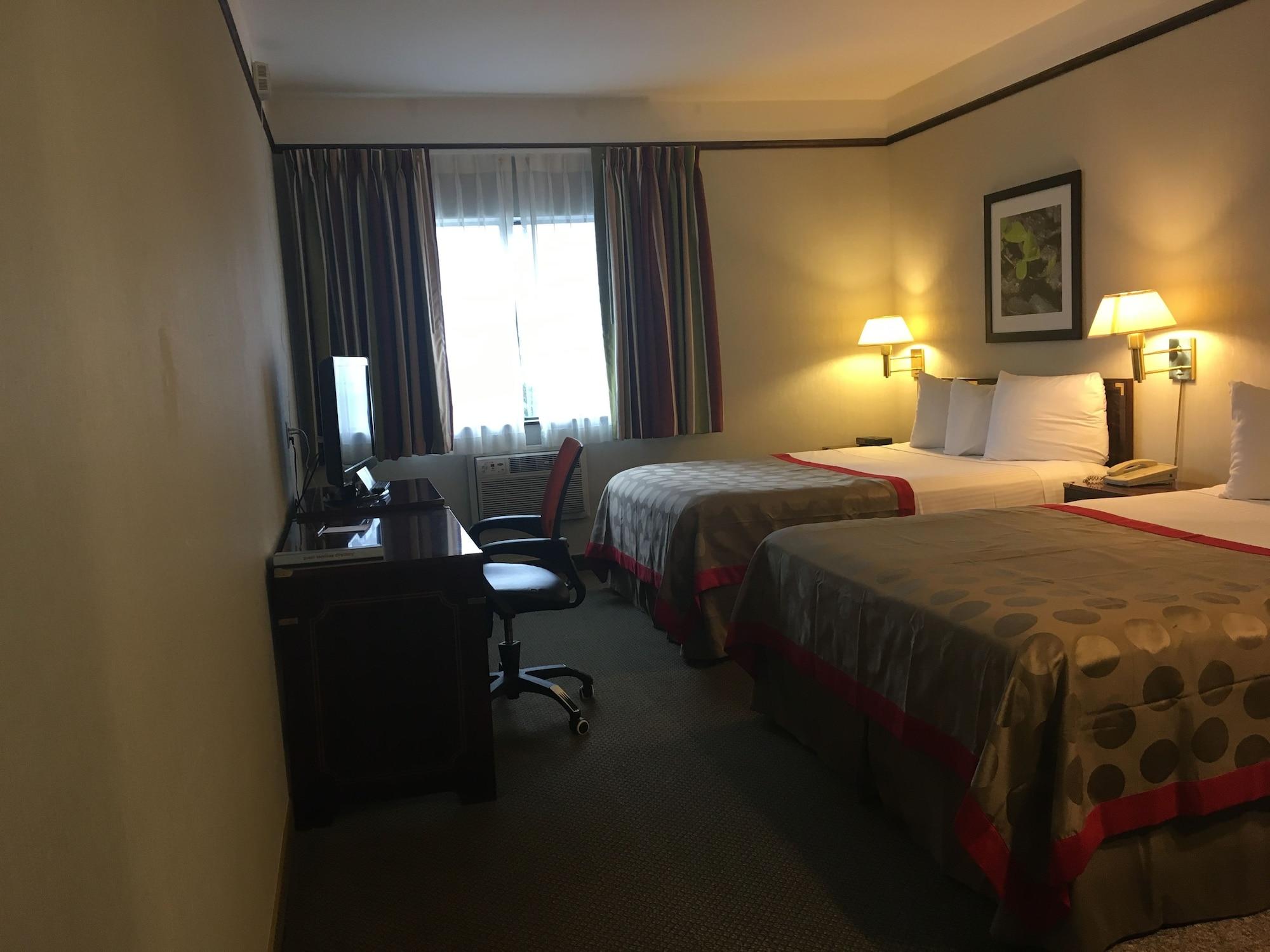 Ramada By Wyndham Portland Airport Hotel Екстериор снимка