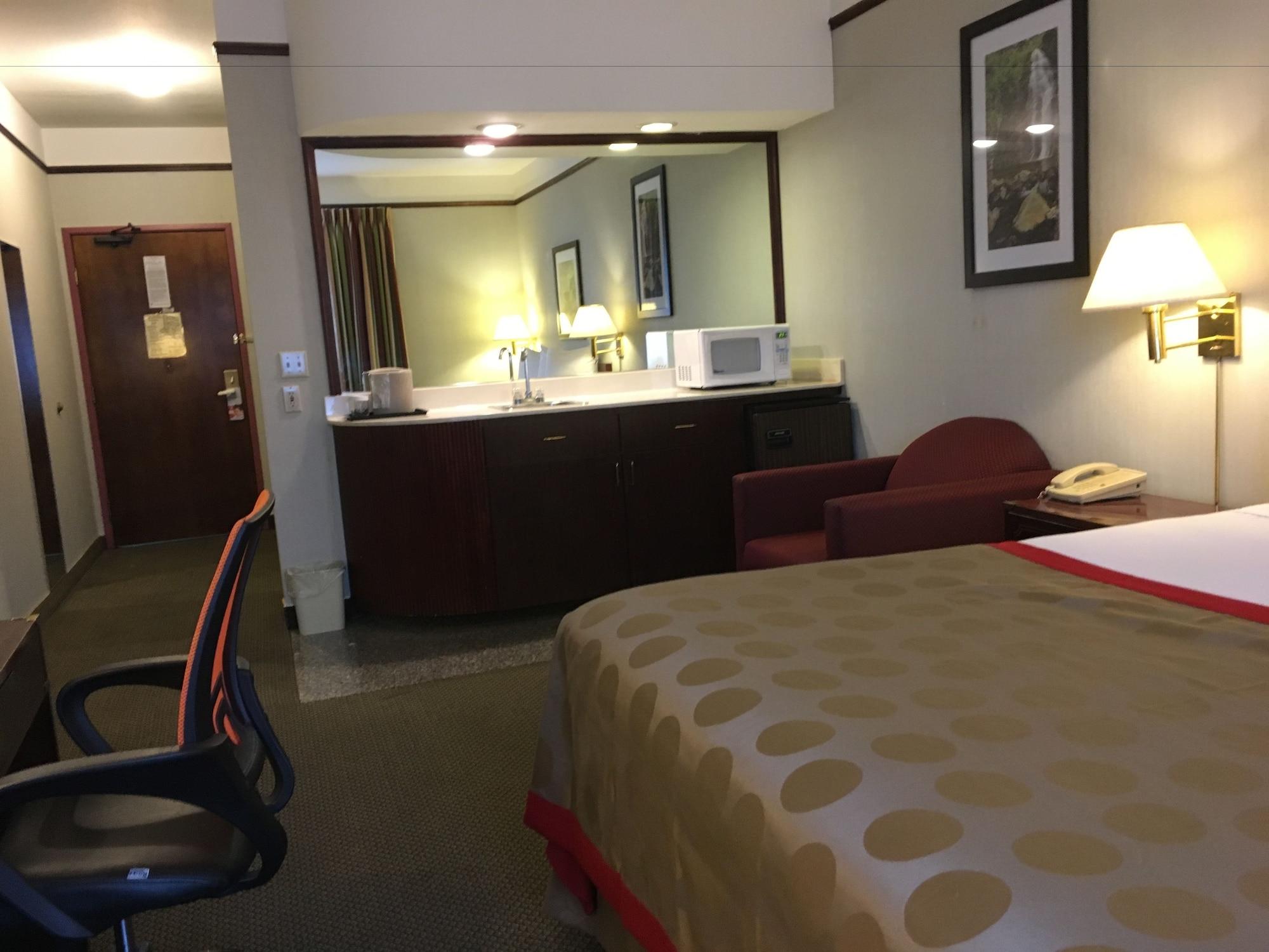Ramada By Wyndham Portland Airport Hotel Екстериор снимка