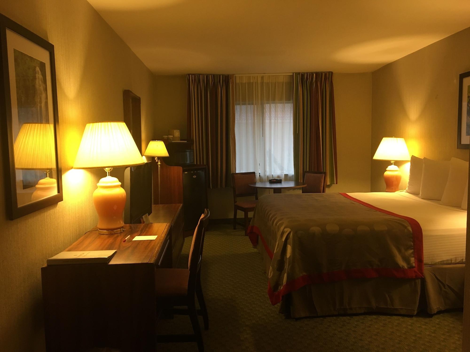 Ramada By Wyndham Portland Airport Hotel Екстериор снимка