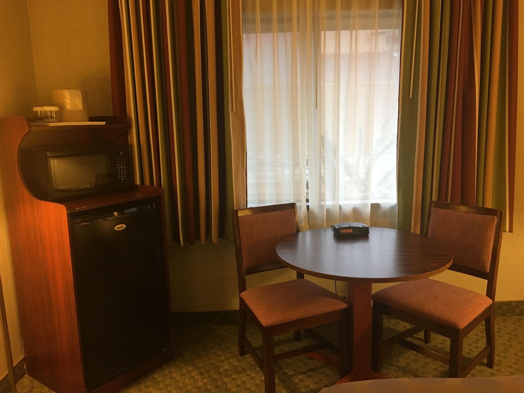 Ramada By Wyndham Portland Airport Hotel Екстериор снимка