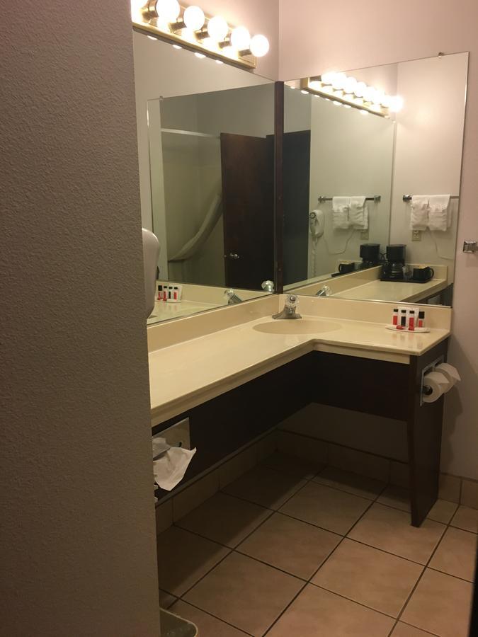 Ramada By Wyndham Portland Airport Hotel Екстериор снимка