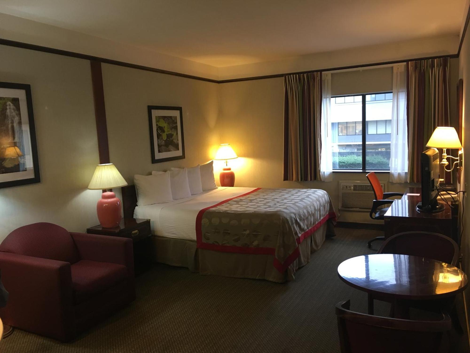 Ramada By Wyndham Portland Airport Hotel Екстериор снимка