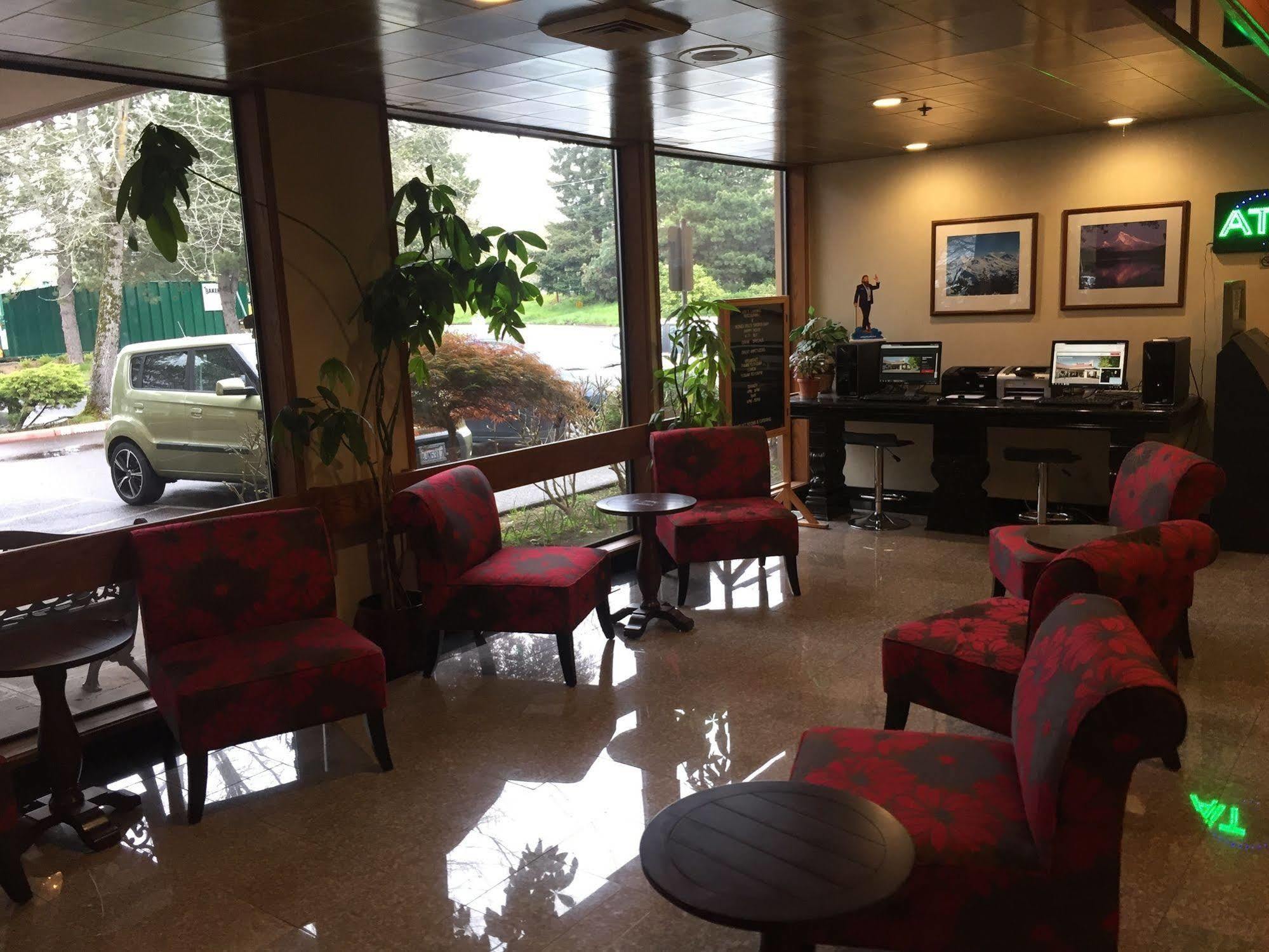 Ramada By Wyndham Portland Airport Hotel Екстериор снимка