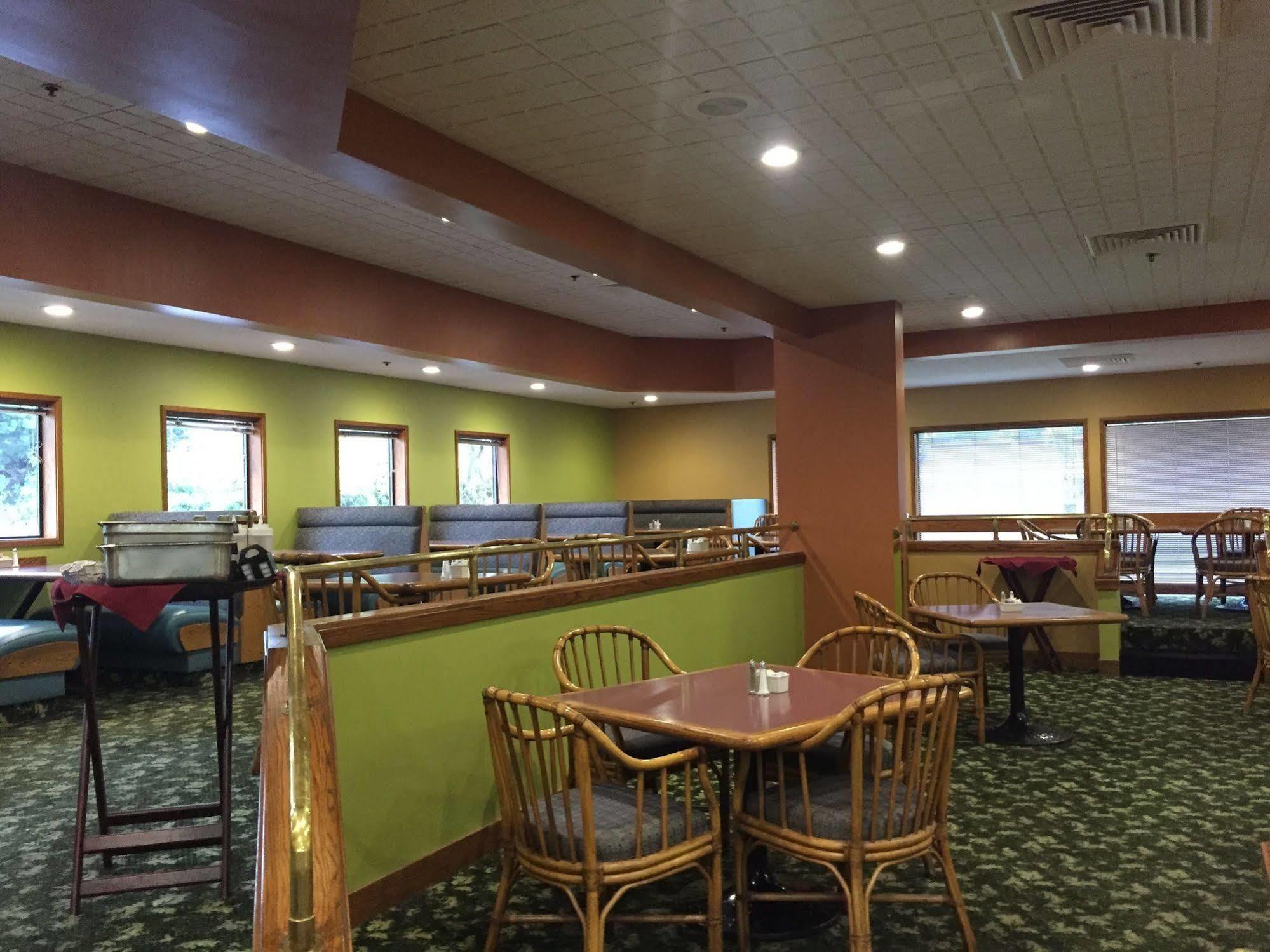 Ramada By Wyndham Portland Airport Hotel Екстериор снимка