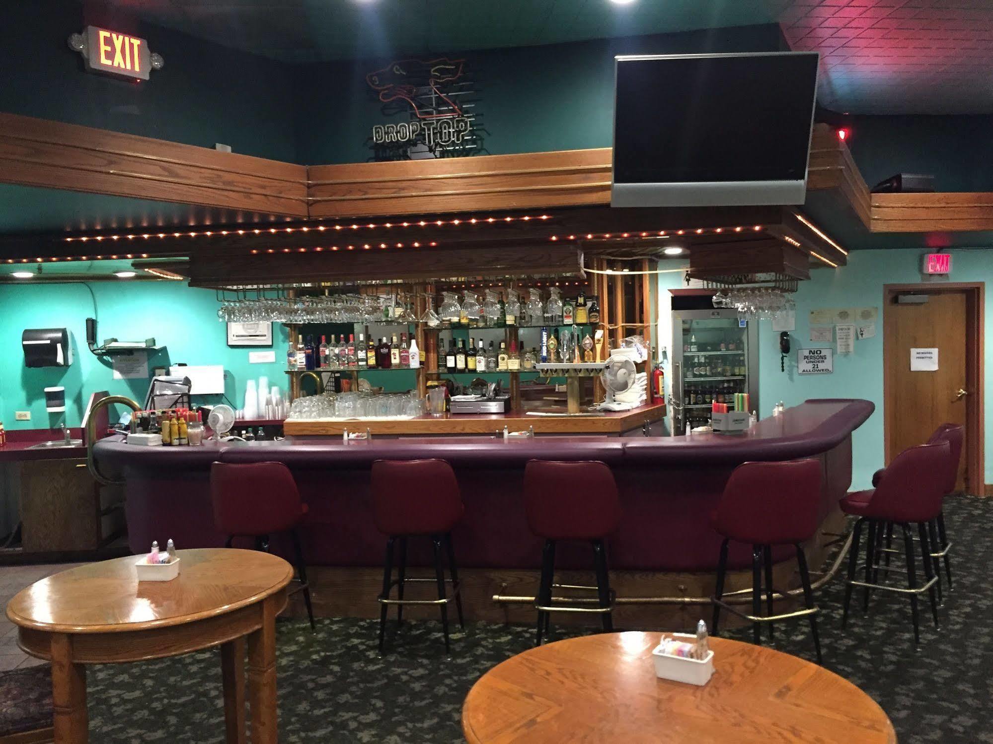 Ramada By Wyndham Portland Airport Hotel Екстериор снимка