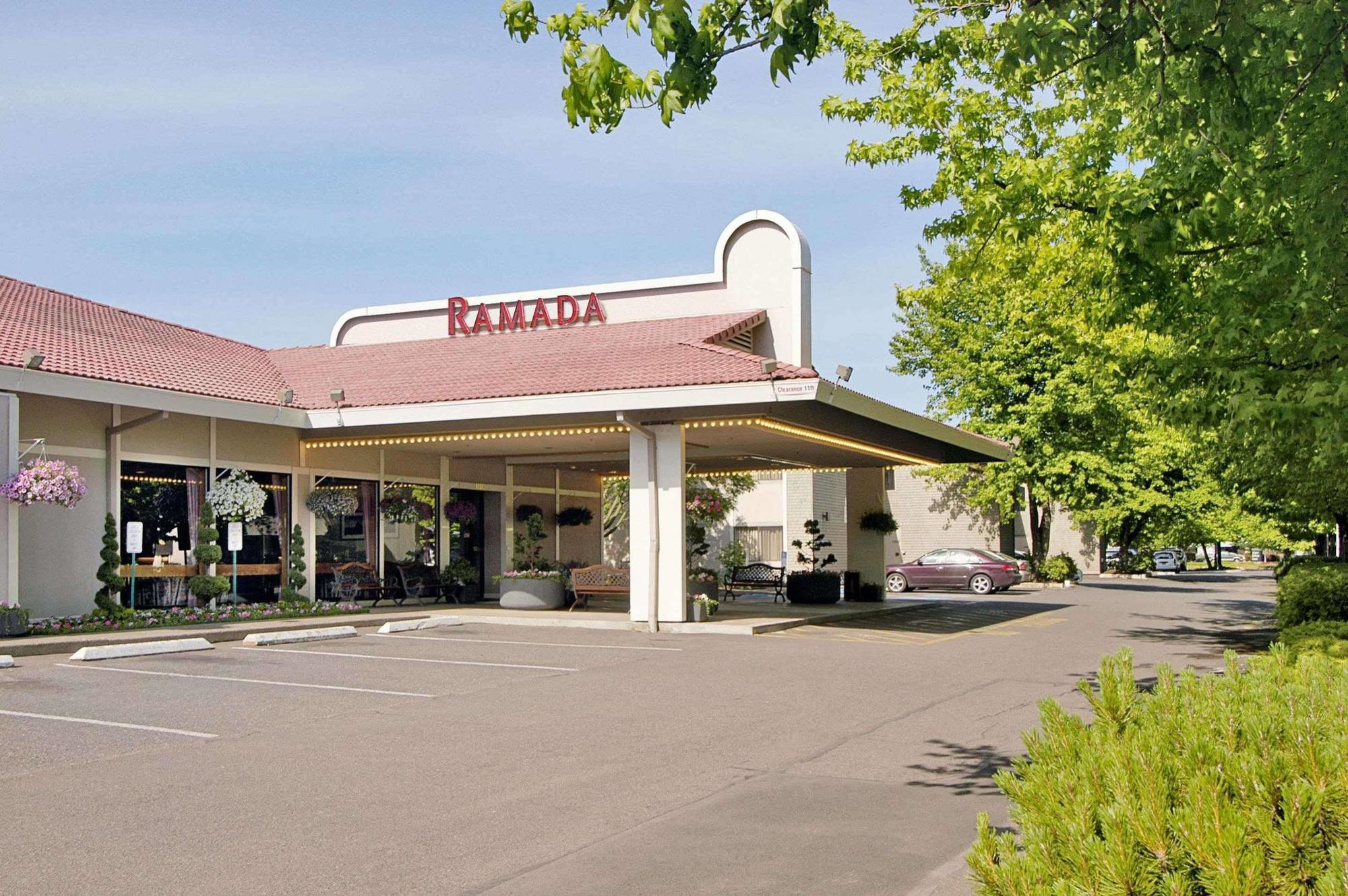 Ramada By Wyndham Portland Airport Hotel Екстериор снимка