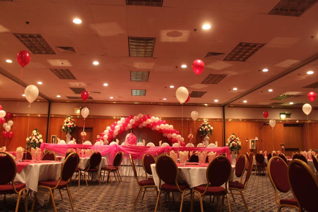 Ramada By Wyndham Portland Airport Hotel Екстериор снимка
